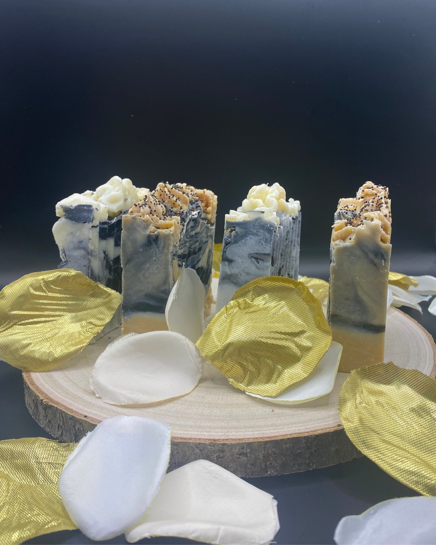 Aetheria Glow natural handcrafted soap – activated charcoal detoxifying bar with olive oil, shea butter, and vanilla essential oil for deep cleansing, hydration, and glowing skin

Luxuriously creamy Aetheria Glow soap with activated charcoal and rich botanical oils for exfoliation, detox, and smooth, radiant skin