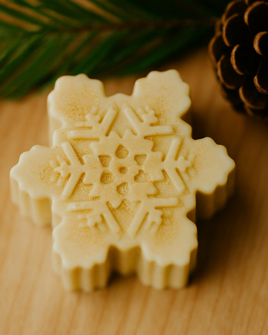 Close-up of DEOS Co. Arctic Snowflake luxury handmade soap, shaped like a snowflake and infused with cinnamon, lime, and golden shimmer — a natural, elegant Christmas soap made in Greece.