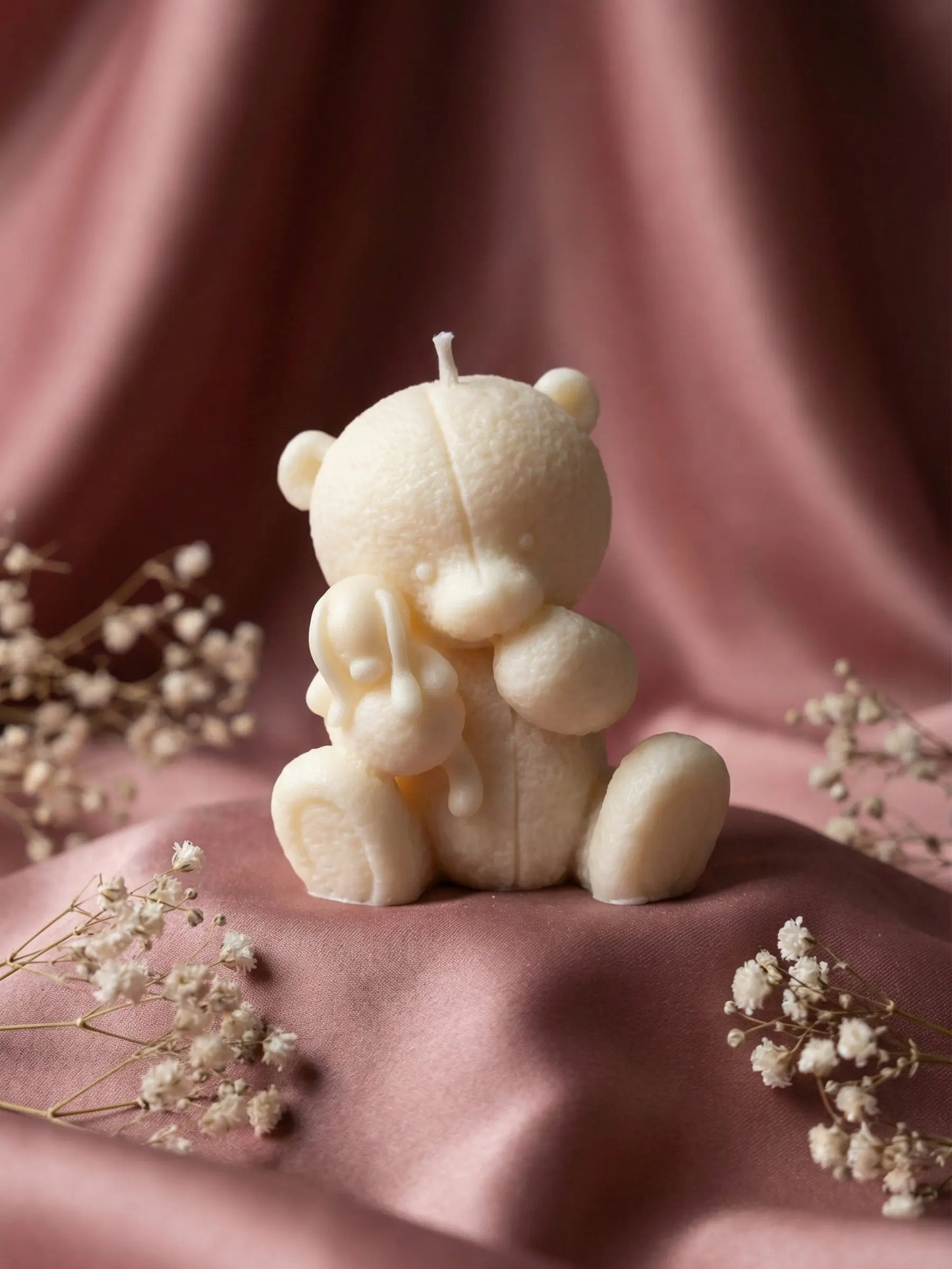 Elior Handmade organic natural teddy bear candle in cream soy wax, minimalist Valentine’s home decor candle DEOS CO