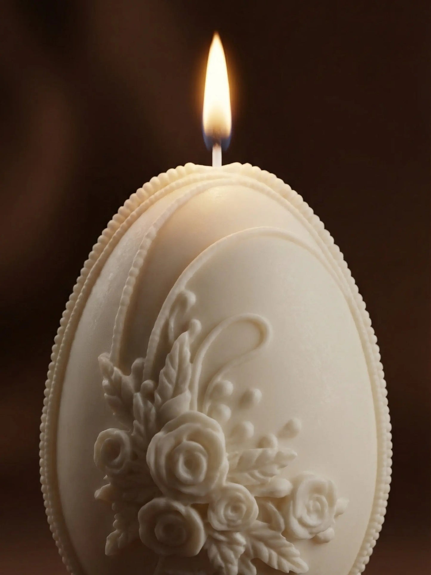 Elegant floral soy candle for luxury interiors