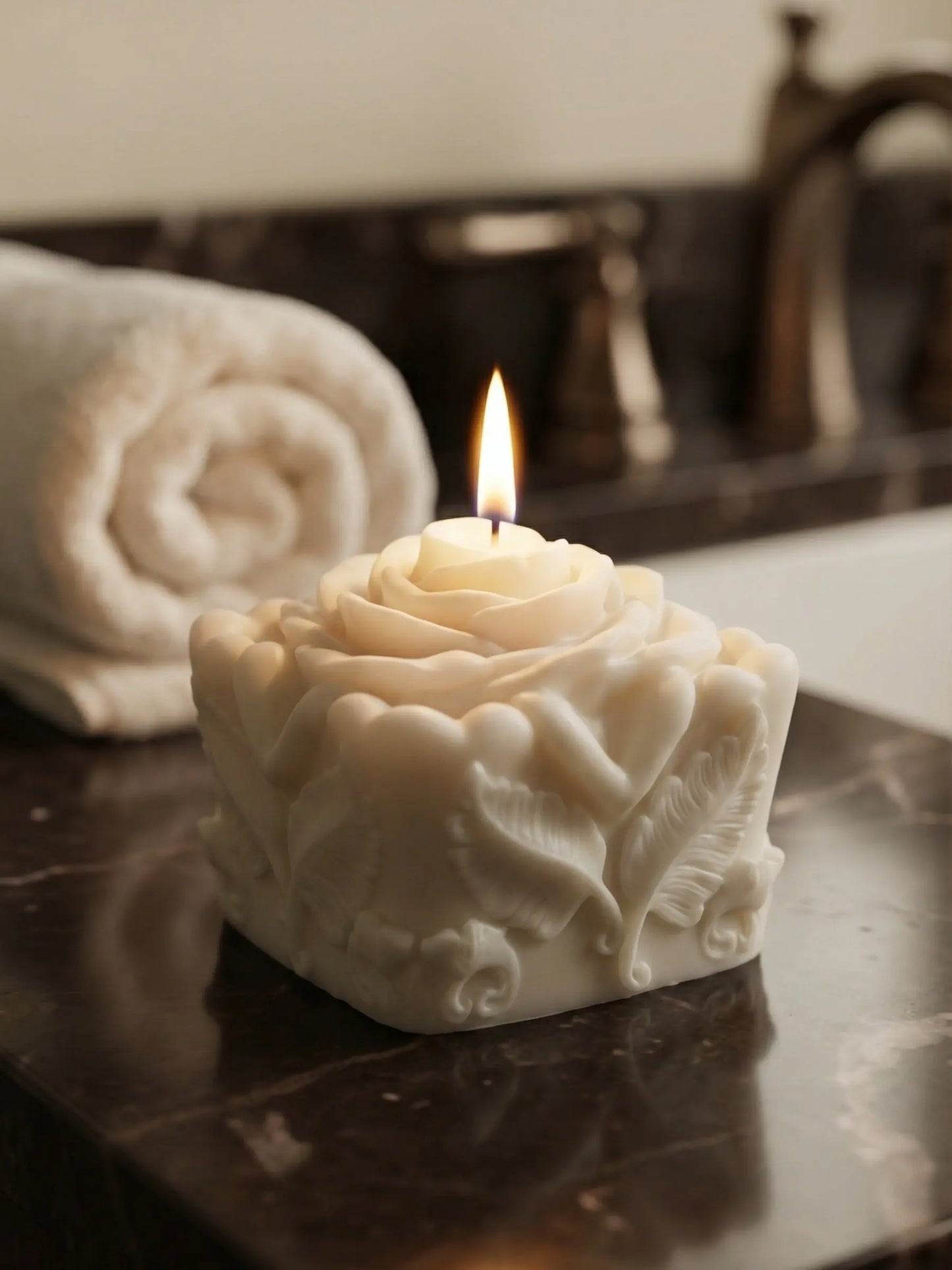Hand-poured honey vanilla candle for luxury home décor