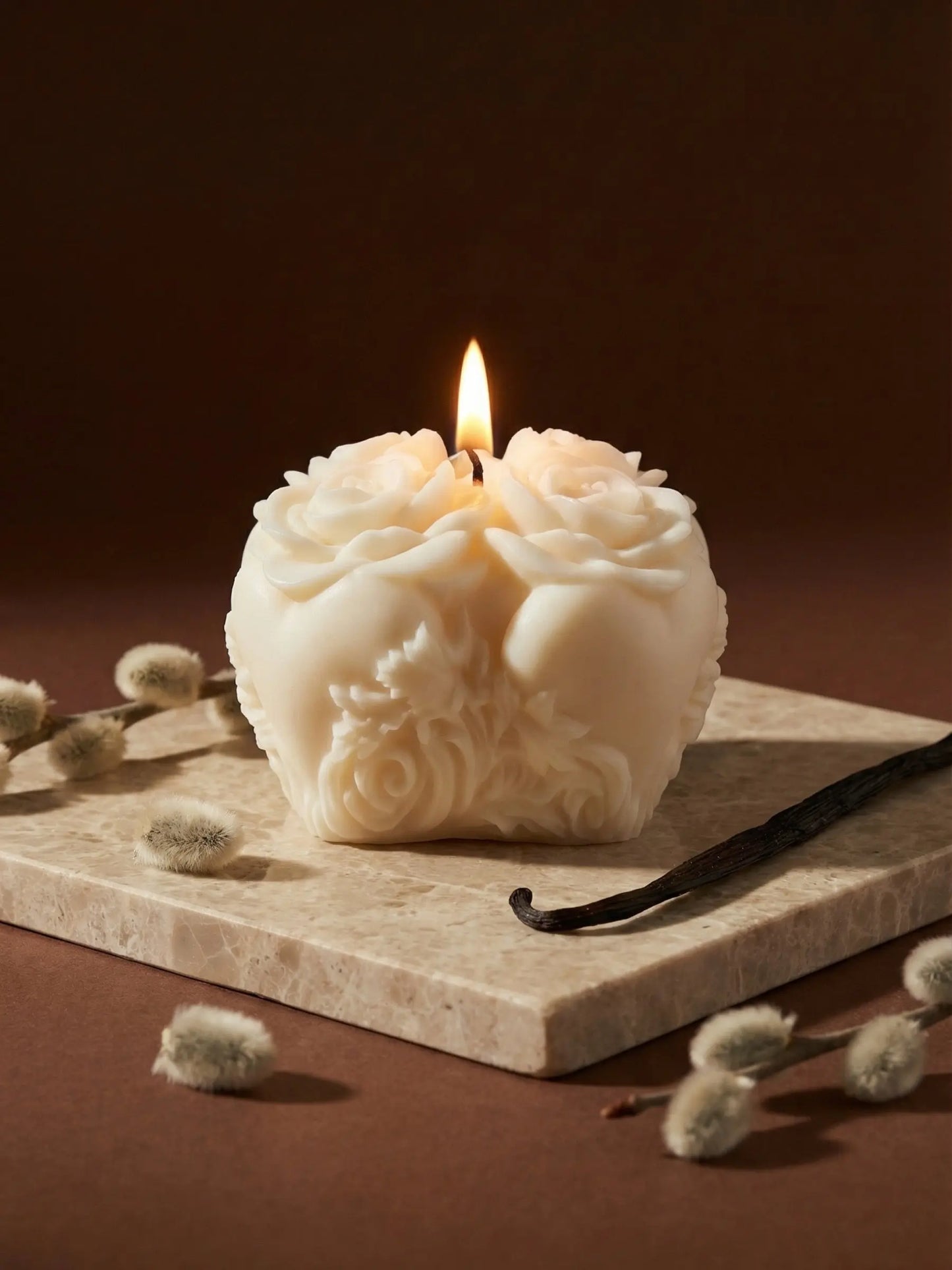 Clean-burning decorative soy candle with roses