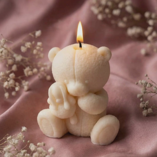 Elior Handmade organic natural teddy bear candle in cream soy wax, minimalist Valentine’s Day home decor candle DEOS CO